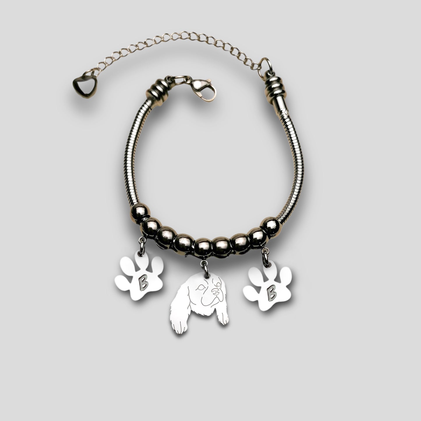 Bracciale Cane Cavalier King e zampa con iniziale incisa, Bracciale cane Cavalier King, Ciondolo cavalier king