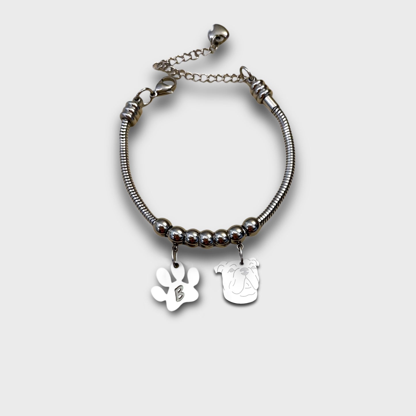 Bracciale Cane Bulldog Inglese e zampa con iniziale incisa, Bracciale con cane Bulldog